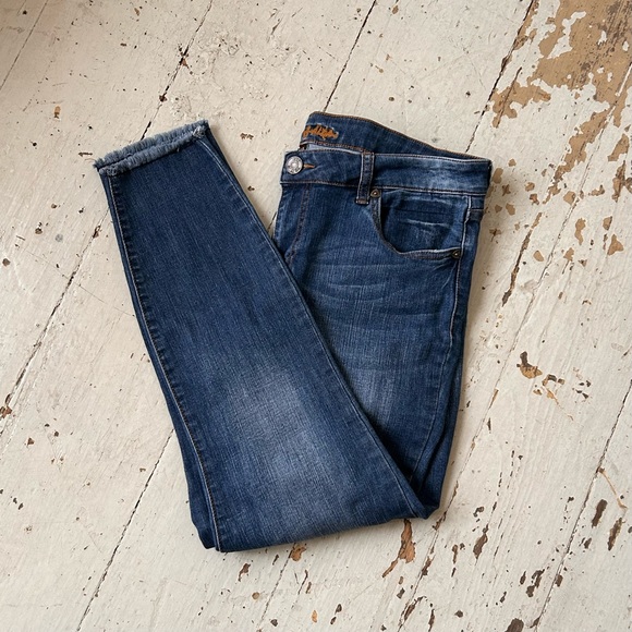 Kut from the Kloth Raw Hem Cropped Straight Leg Jeans - Picture 5 of 16